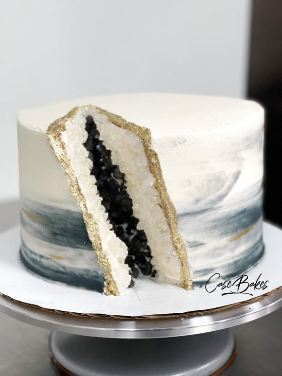 Geode Cake white and black