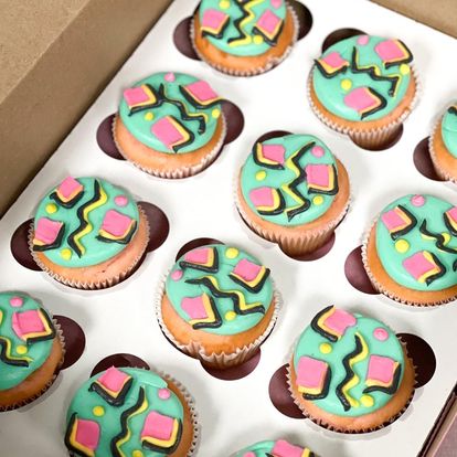 90's theme cupcakes